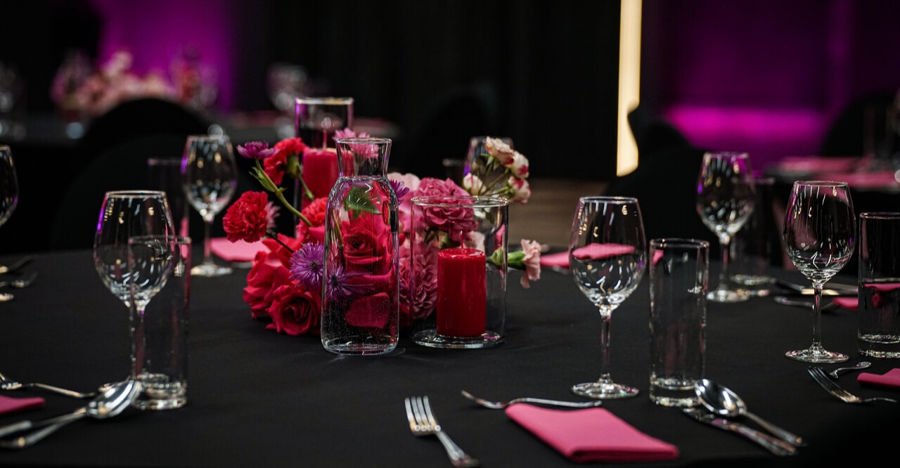 urocza elegancka dekoracja stołu