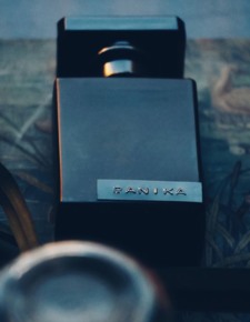 Botaniczne perfumy rzemieślnicze marki P.Anika – unikalne kompozycje zapachowe inspirowane naturą.