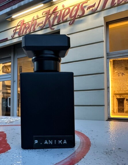 Ekskluzywne botaniczne perfumy P.Anika – ręcznie tworzone zapachy z naturalnych składników.