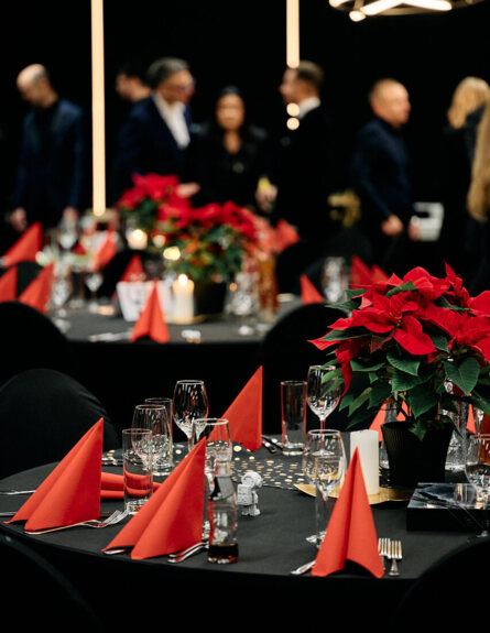 stół przygotowany na wigilię firmową w krakowie w hotelu garni