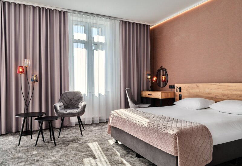 Room at Garni Hotel with minimalist design and a warm atmosphere