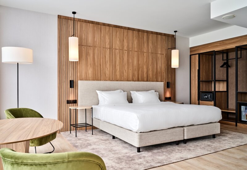 A cozy, delicate room – perfect for traveling while pregnant.