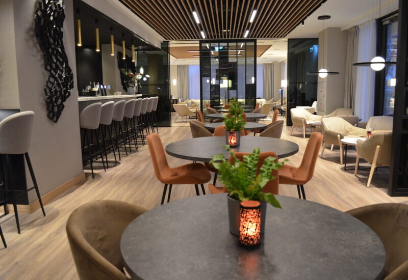 Cozy table for two in an atmospheric restaurant – a perfect choice for a romantic dinner.