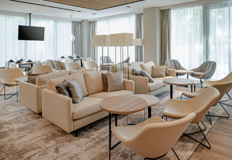 Common area in the hotel in Kraków – a spacious place for relaxation and meetings.