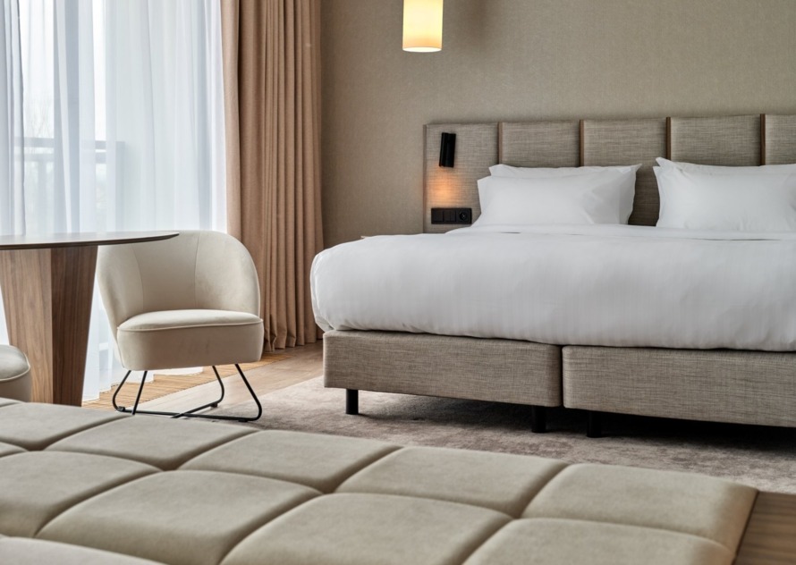 Double room in an elegant hotel in Kraków, with panoramic windows and a view of the Kraków Błonia