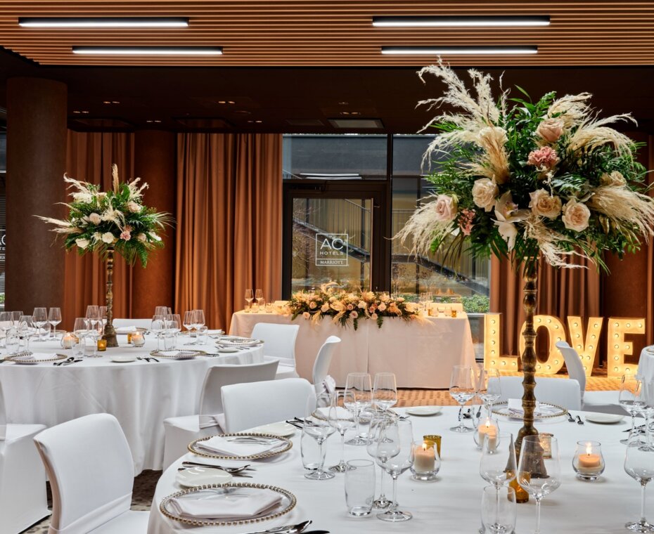 Organizacja przyjęć okolicznościowych w restauracji Sobre de la Mesa w Krakowie