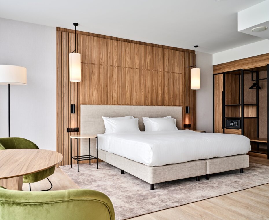 A cozy, delicate room – perfect for traveling while pregnant.