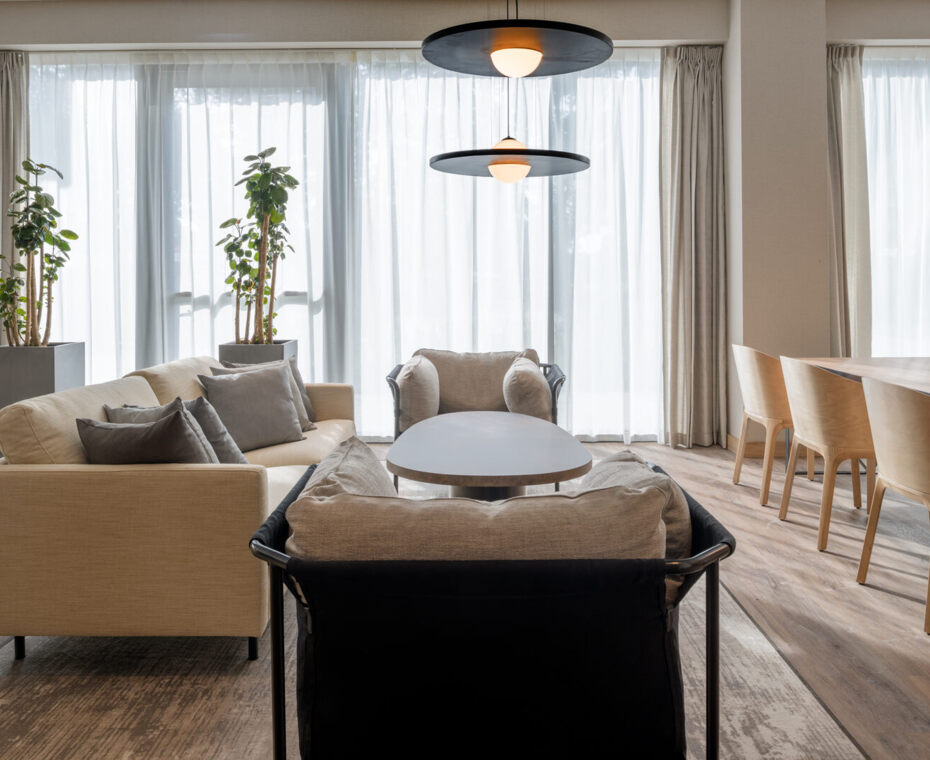 A Tasteful Interior in Light Colors