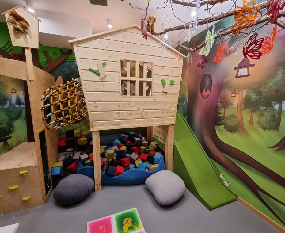 Kids Club z interaktywnymi zabawkami i kreatywnymi warsztatami dla dzieci