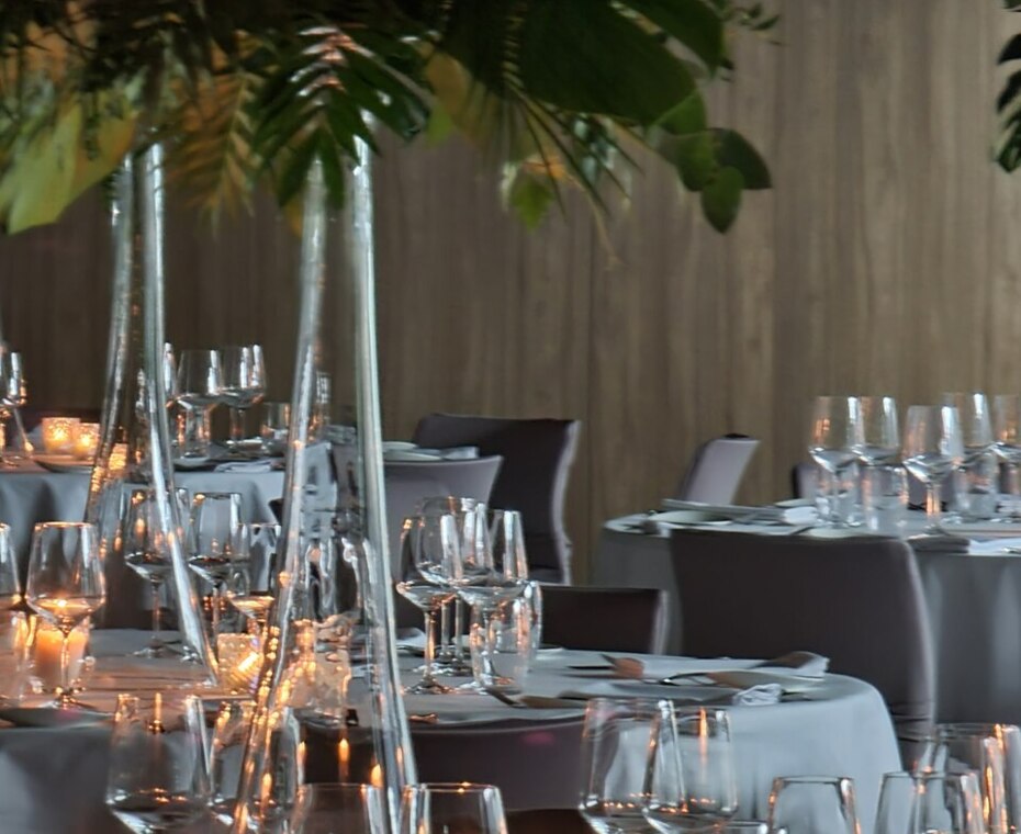 Modern event space – minimalist decor, carefully selected lighting, and subtle color accents give th