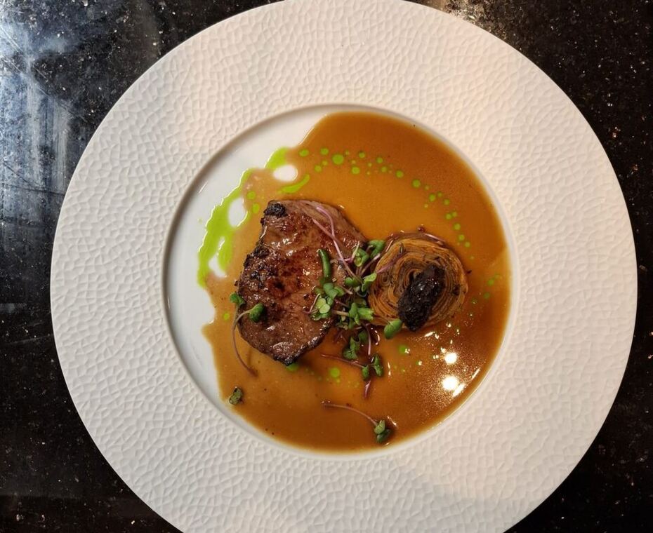 Starter na kolacji hiszpańskiej w Sobre de la Mesa – apetyczny początek posiłku, pełen hiszpańskich