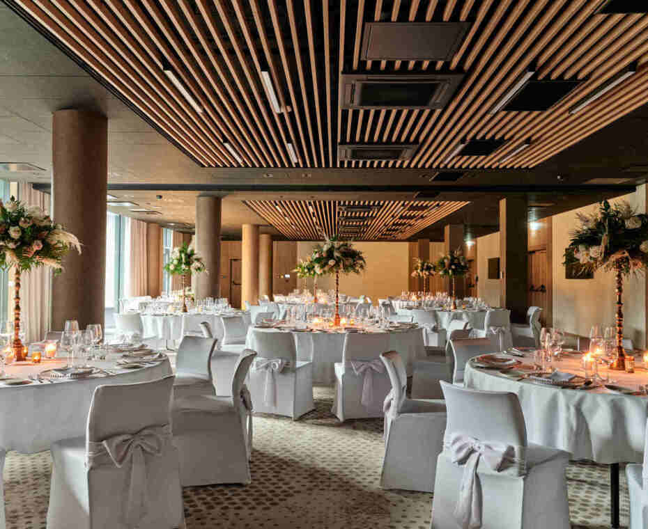 Banquet hall setup in elegant style – spacious, classic decorations, and subtle lighting create a un