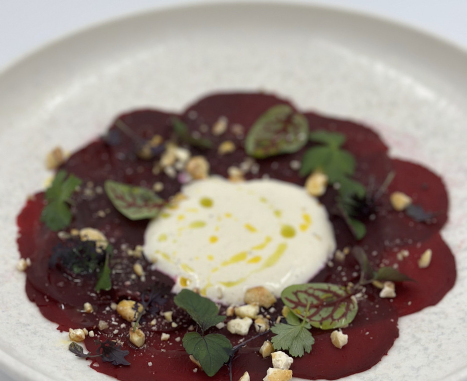 Danie sezonowe z burakiem – świeże, pełne smaku, inspirowane sezonowymi składnikami.