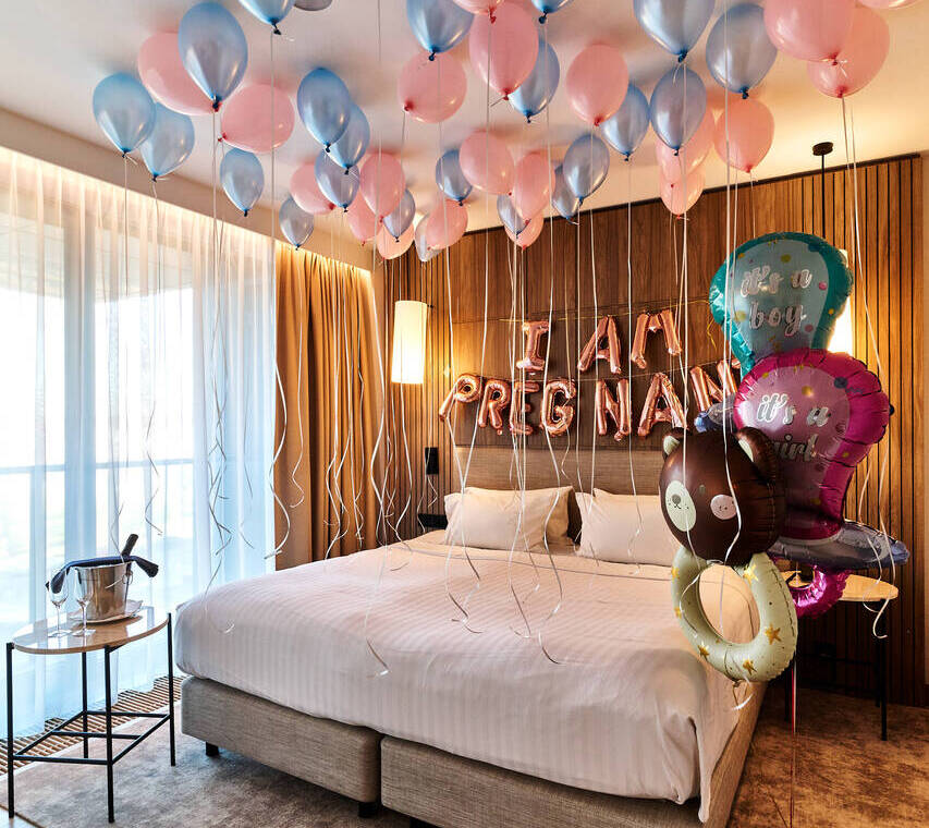 Stylowe dekoracje do pokoju hotelowego w Krakowie – idealne na specjalne okazje.