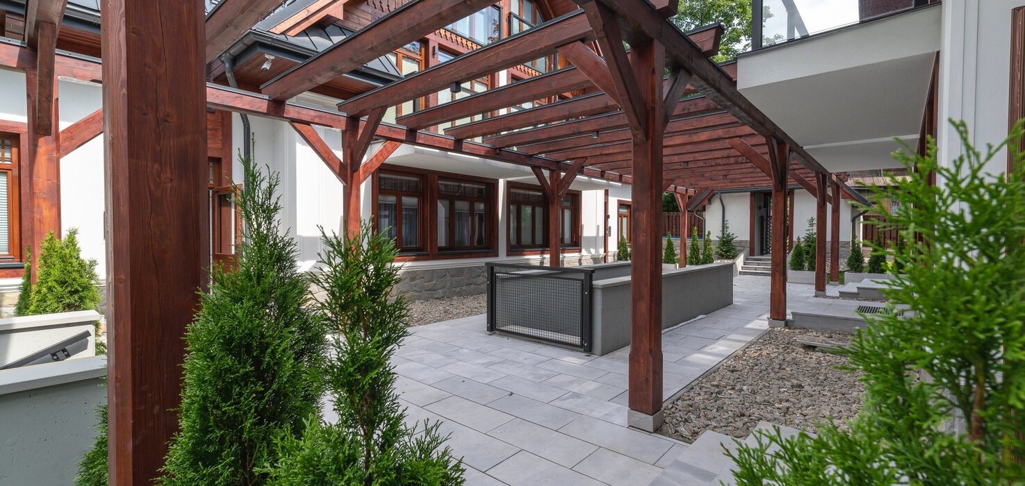 A wooden pergola in the courtyard of the building.