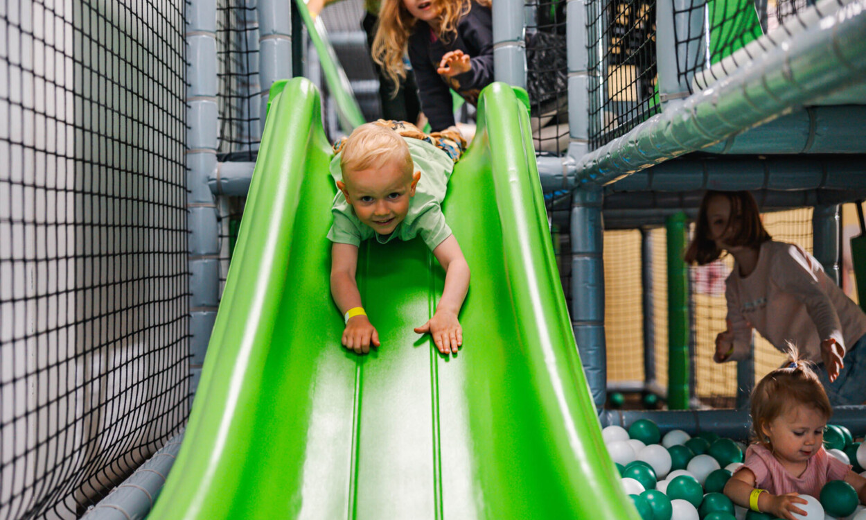 slide play room children balls Karpacz animations 4-year-old