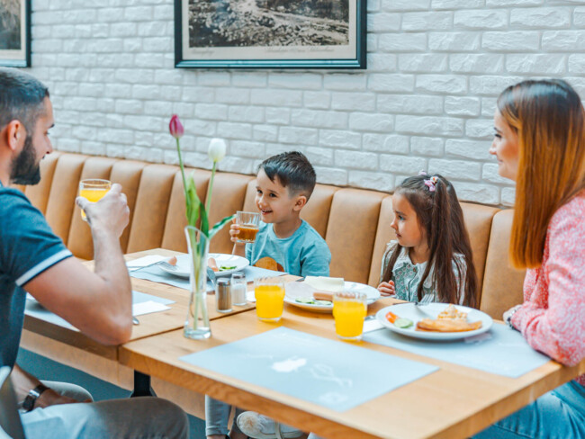 restauracja obok Karpacza resort z widokiem Karkonosze zima ferie jedzenie