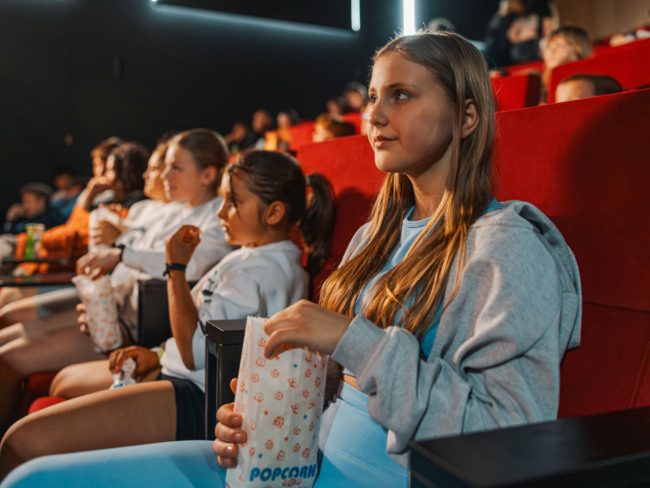 kino dla dzieci hotel z salą kinową strefa dzieci rodzinny resort animacje