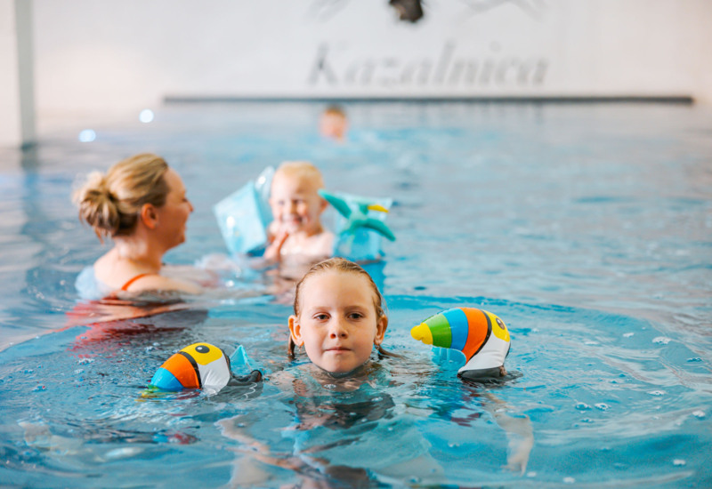 basen pływanie hotel dla dzieci rodzina nocleg relaks wellness wyjazd resort góry