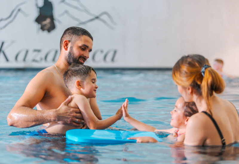 basen dzieci rodzina mama tata hotel atrakcje animacje weekend wyjazd wakacje