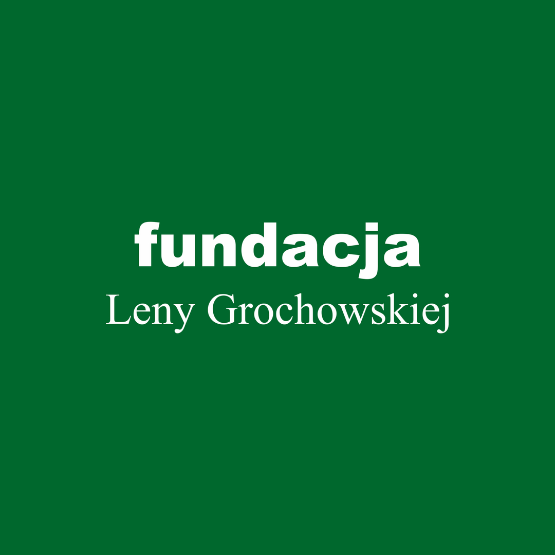 Logo fundacji Leny Grochowskiej: biały napis na zielonym tle