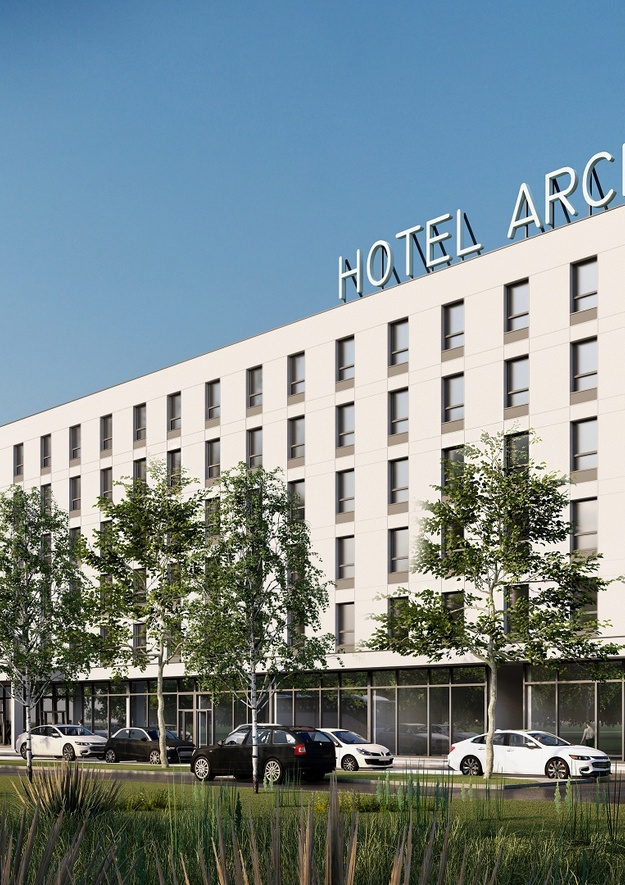 Nowoczesny hotel z dużym napisem „HOTEL ARCHE”, jasną elewacją, przeszklonym parterem, alejką, drzewami, zaparkowanymi autami i gośćmi.