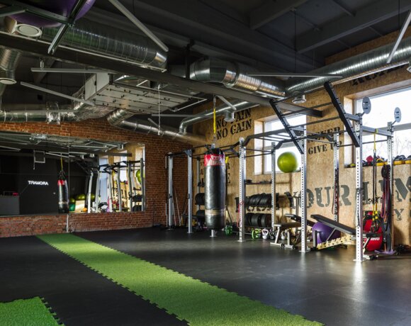 Nowoczesna sala do stretchingu, jogi i treningu funkcjonalnego