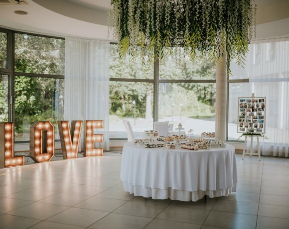 Elegancko podane dania z menu weselnego