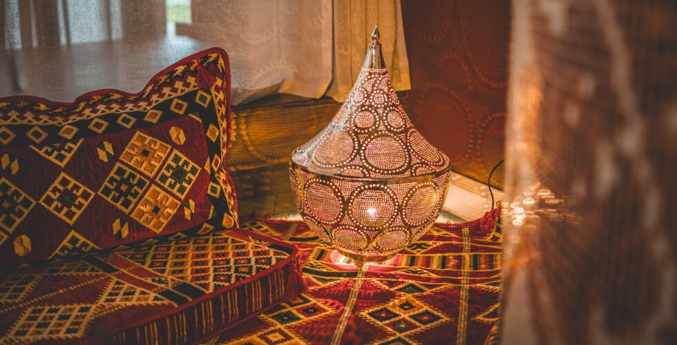 Authentic Turkish-style accessories – carpets, lamps, and oriental fabrics