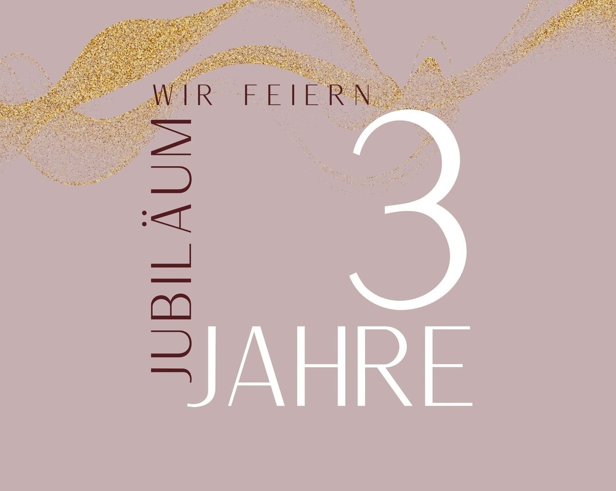 Stilvolles Jubiläumsbanner mit goldenen Glitzerschwüngen, mauvem Hintergrund und markantem „3 Jahre“-Schriftzug