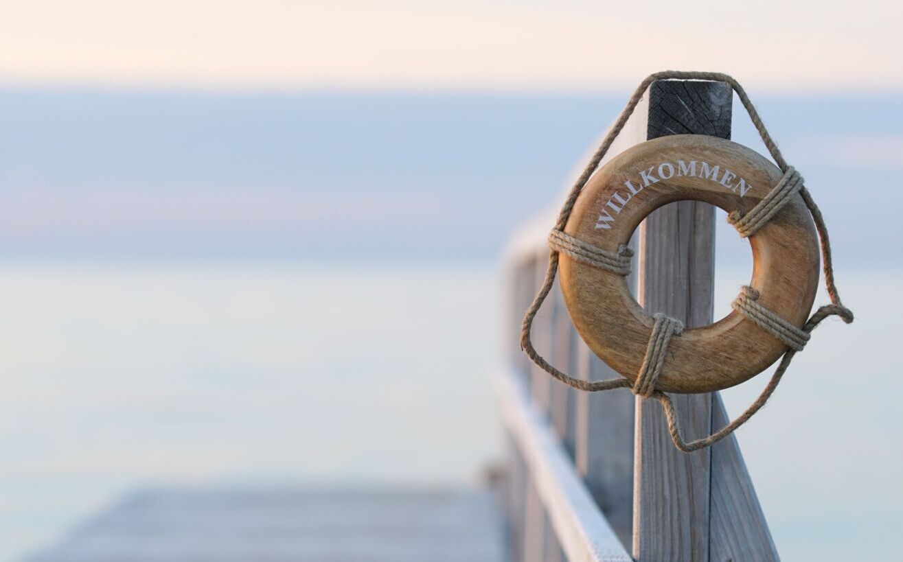Rettungsring am Steg des Balmer Sees