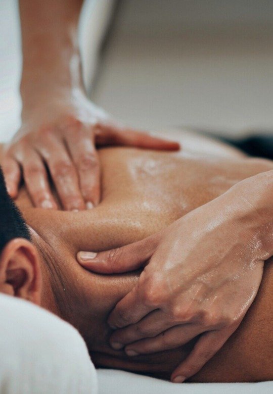 Konda, eine ayurvedische Rückenmassage im Asia Pavillon des Resort Balmer See