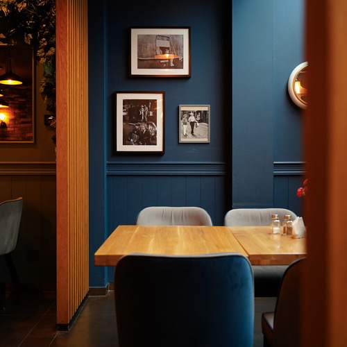 Starodworcowa restaurant Gdynia restaurant table with decoration interior