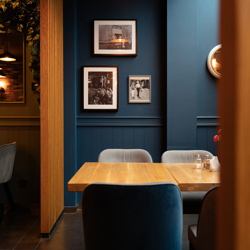 Starodworcowa restaurant Gdynia table with decorations and photo gallery