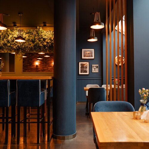 Starodworcowa restaurant Gdynia dining area with wooden tables