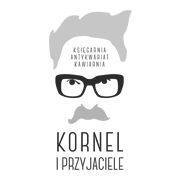 极简风格标志，包含戴眼镜和小胡子的脸部图案，配有“Kornel i Przyjaciele”文字，电影风格