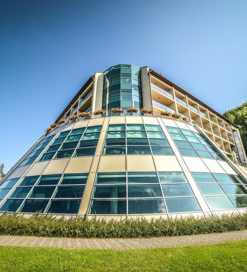 Hotel Belweder i Ustroń panoramafönster i restaurang och wellnessområde