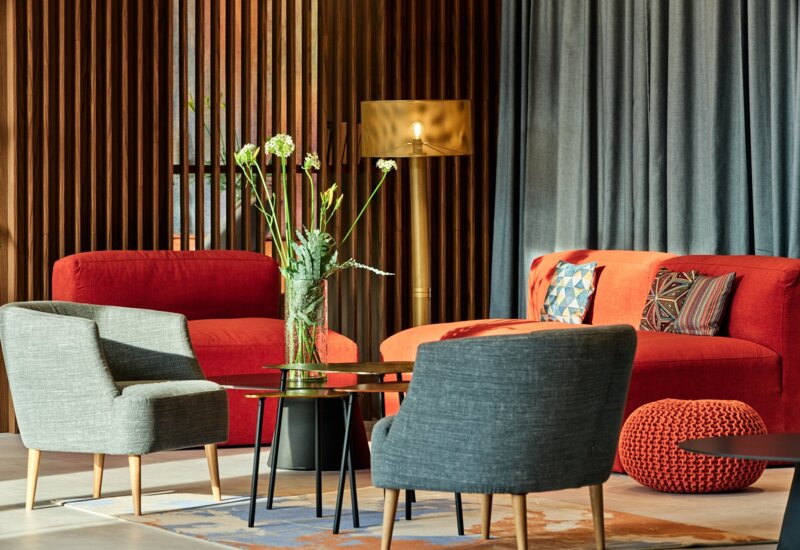 Hotel Bergo, stůl a židle