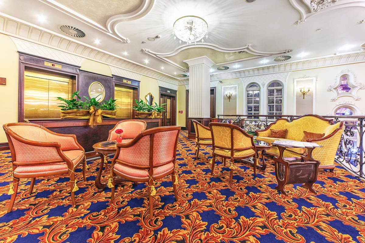 Bon Soir Cafe Hotel Carlsbad Plaza