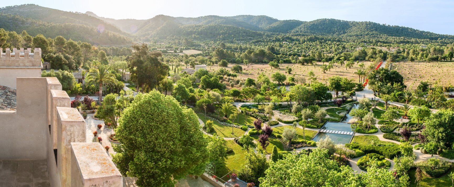 Großes Hotelgrundstück mit Garten, Palmen und Schwimmbad auf Mallorca