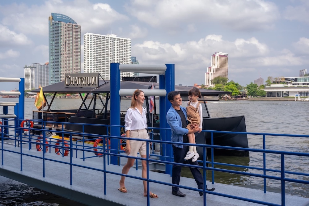 A family at Chatrium Hotel Riverside Bangkok’s private boat pier