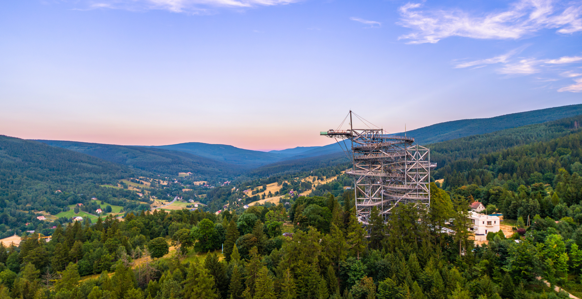 Sky Walk z widokiem na góry