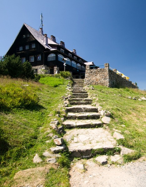 Schutzhütte auf Berggipfel