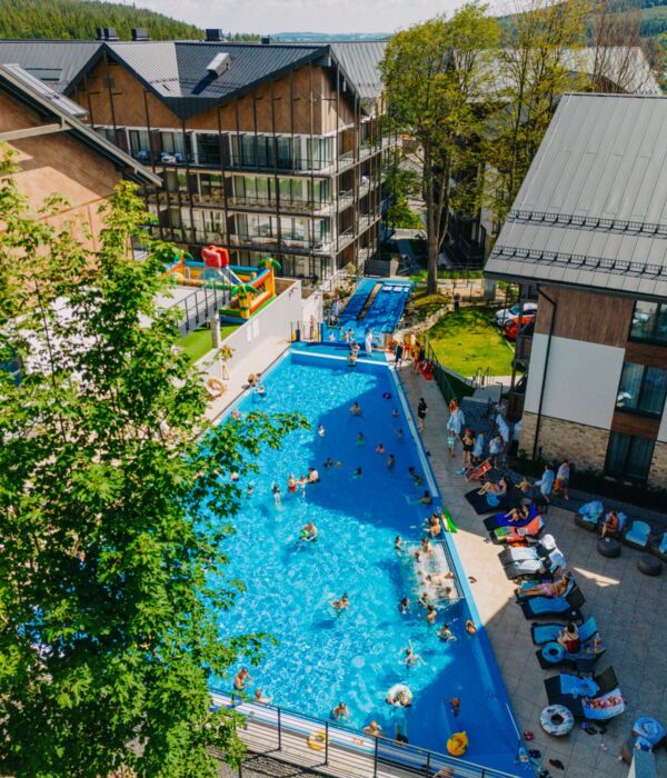 Basen zewnętrzny z lotu ptaka