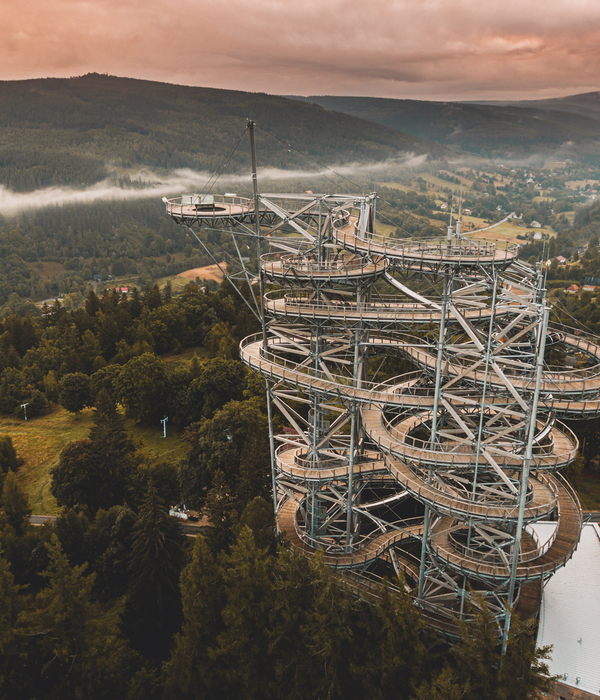 Sky Walk z widokiem na góry