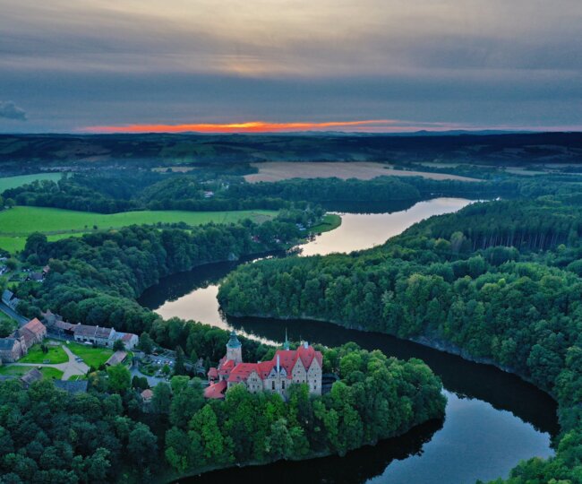 Blick auf Fluss und Schloss