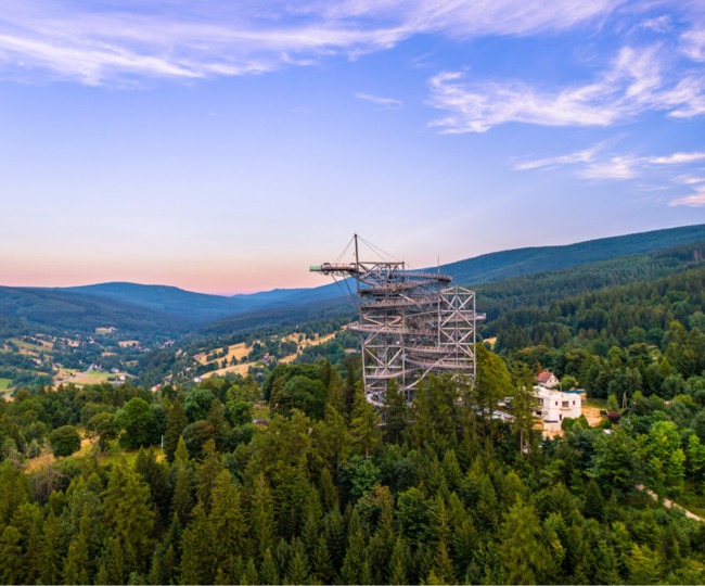Sky Walk z widokiem na góry