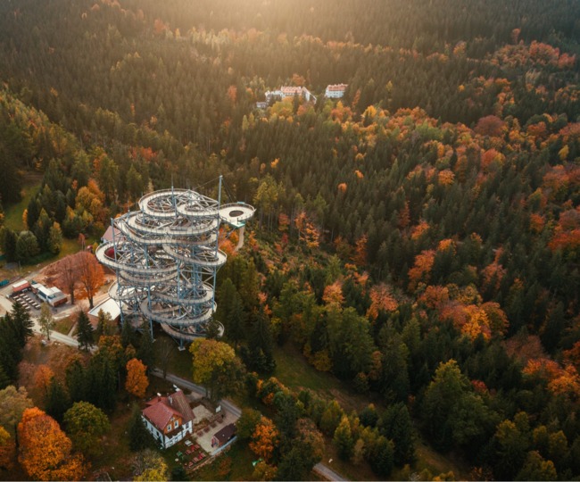 Sky Walk w jesiennej scenerii