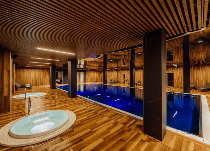Indoor pool and jacuzzi