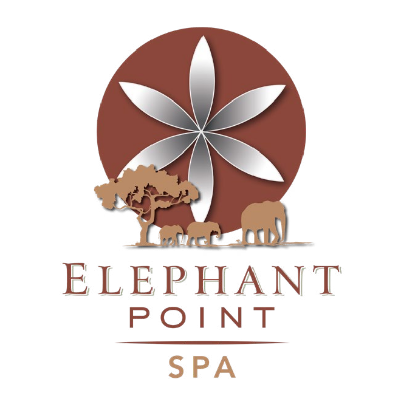 Logotipo de Elephant Point Spa con emblema plateado de seis pétalos sobre siluetas de elefantes y un árbol de acacia